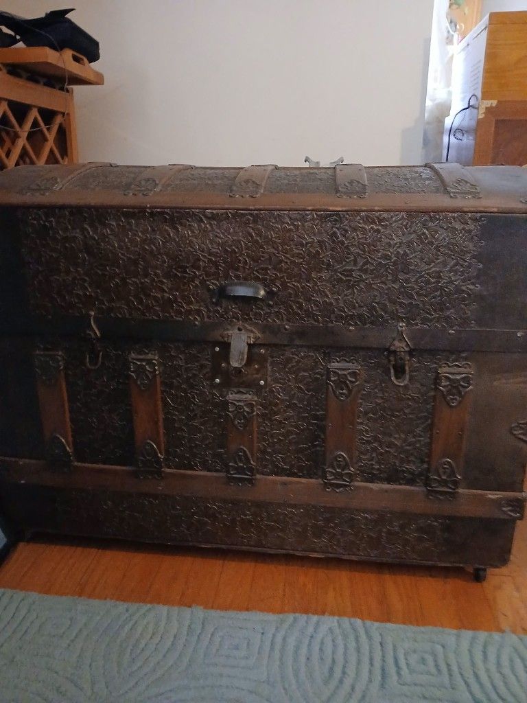 Victorian Trunk