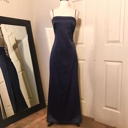 Preowned Party Dress Size 7