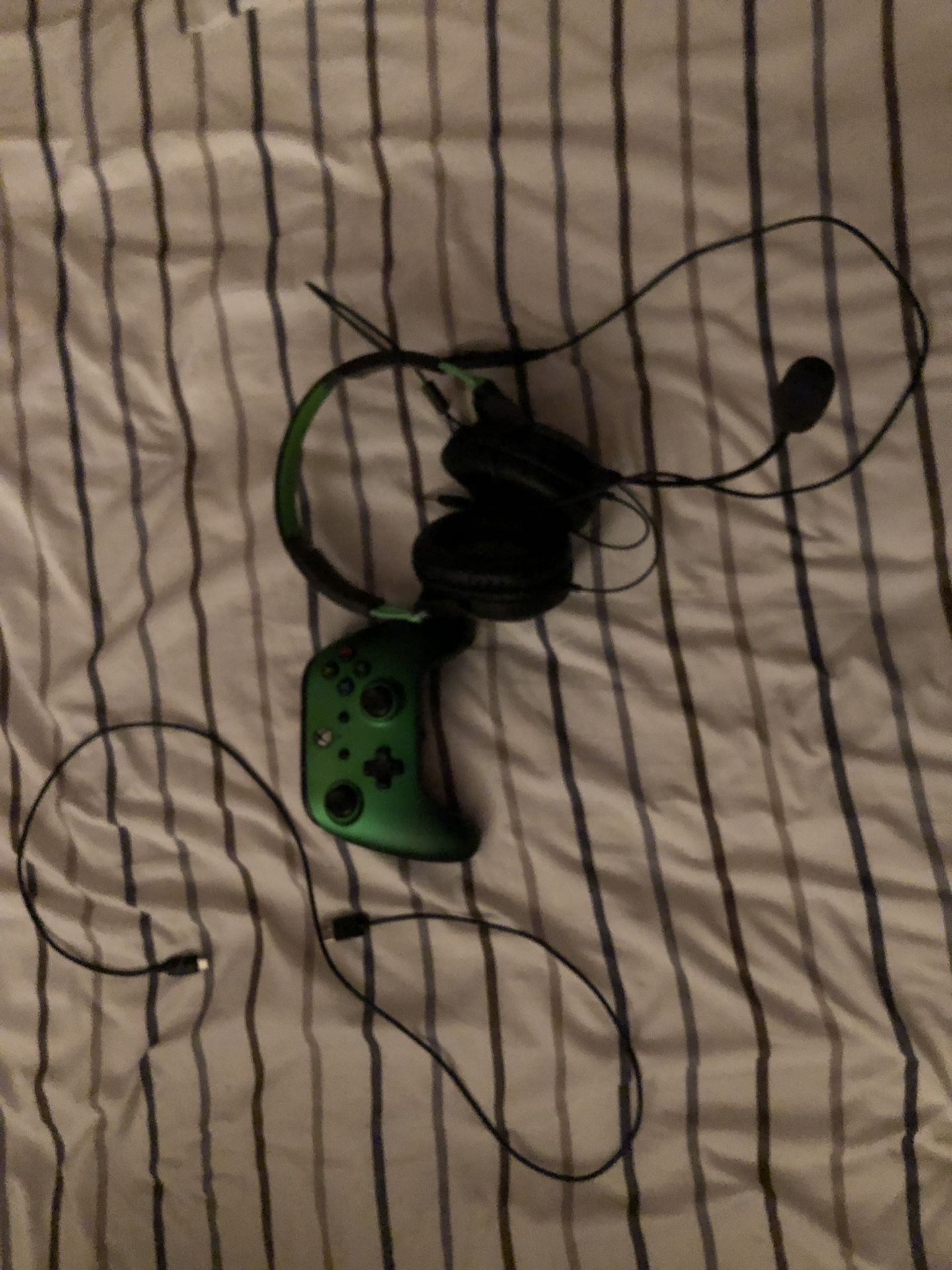 Xbox wired controller and turtle beach headset