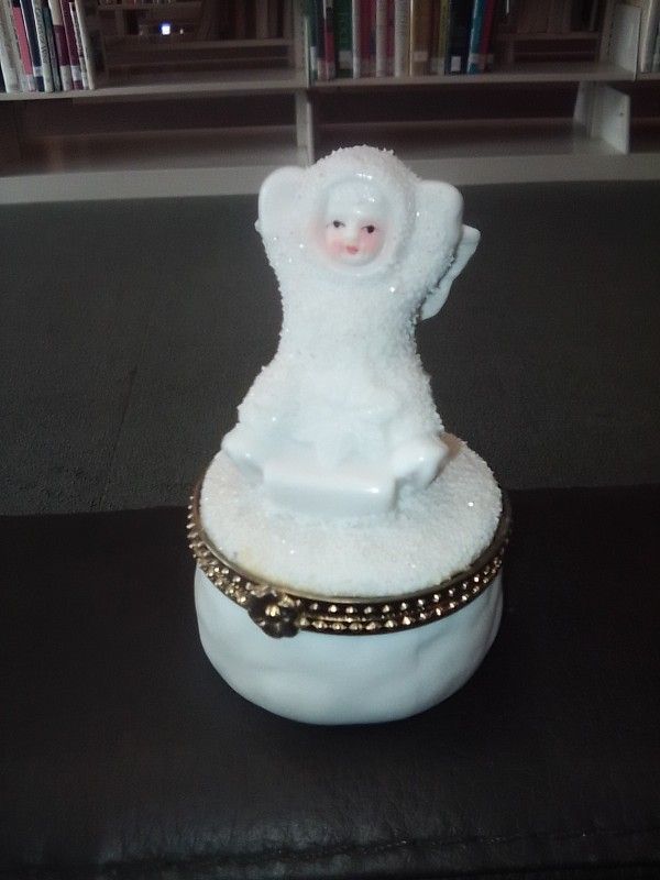 VINTAGE SNOWBABIE TRINKET BOX