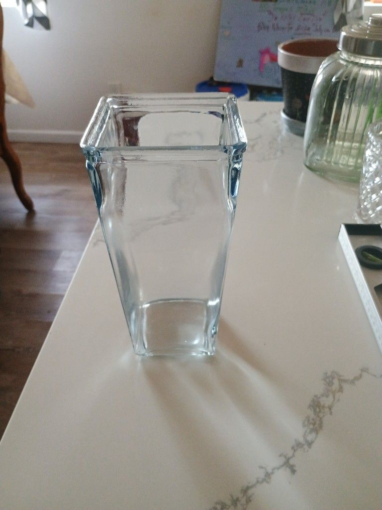 PREOWNED CLEAR Blue Tint GLASS FLOWER VASE 9 TALL 4 1/2 WIDE