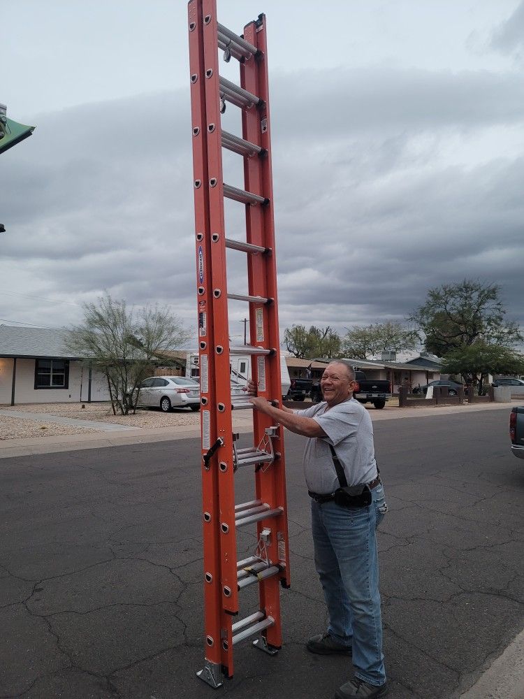 35 Foot Fiberglass Extention Ladder Like New Condition