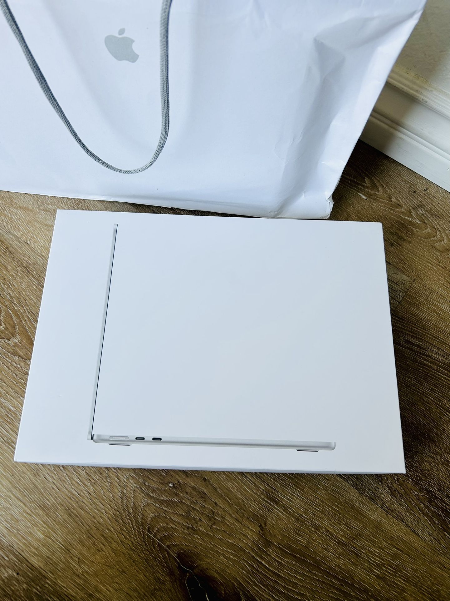 MacBook Air 13-inch Laptop Apple M4 chip Built for Apple Intelligence 16GB Memory 256GB SSD