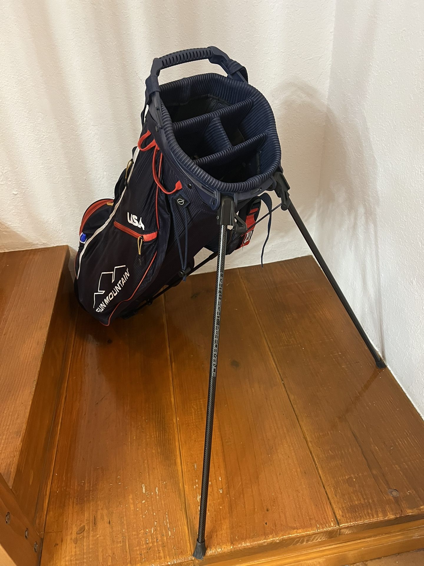 Sun Mountain Golf Bag USA Free Brush Rain Cover Included for Sale