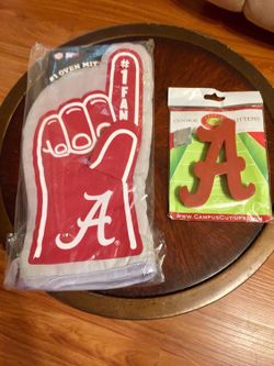 NIB Bama Oven Mitt & Cookie Cutter