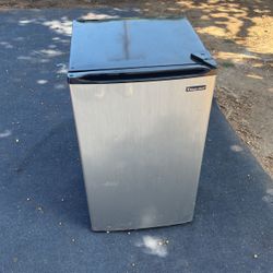 Magic chef mini Cooler 