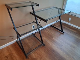Desk w side shelf tower