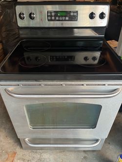 GE Oven (Free and Working )