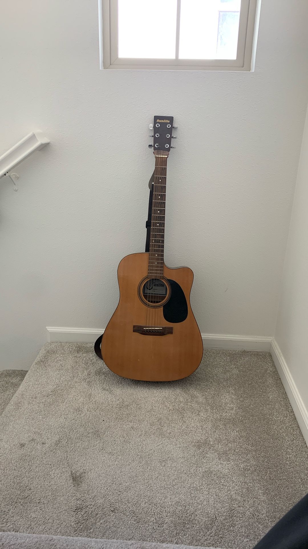 Acoustic Guitar - Sunlite