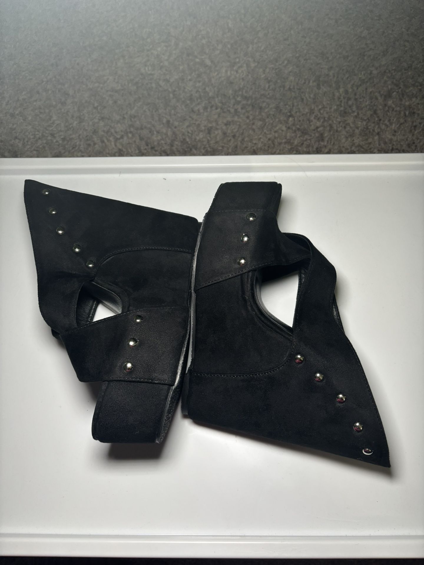 Black Wedges