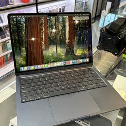 MacBook Air 2025 13” M4 8GB 256GB 