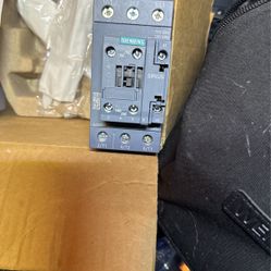 3RT2038-1AP60 Siemens Contactor, 25 HP, 230V, 3 Phase 60 Hz