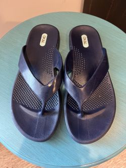 Like New OkaB (Crock Style) Navy Blue Ladies Flip Flops Size 9