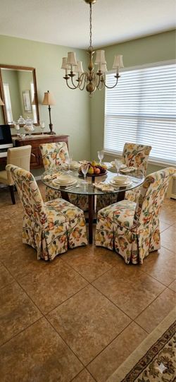 Dining glass table with 4 upholstery chairs, chairs has wheels