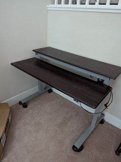 Desk - Sit/Stand - Missing Power Cable/Connector