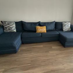 Three Piece Sectional Set 