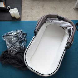 Uppa Baby Vista V2 bassinet attachment 