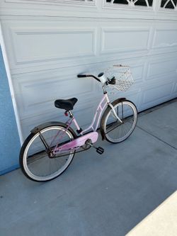 Old Schwinn women’s beach cruiser, needs a lot of love