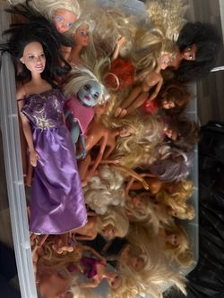 Large Lot of Fashion Dolls – 20+ Pieces