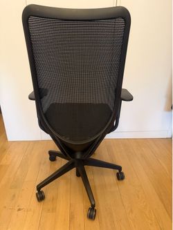 Ergonomic Office Chair – Mesh Back – Adjustable Arms – very comfortable