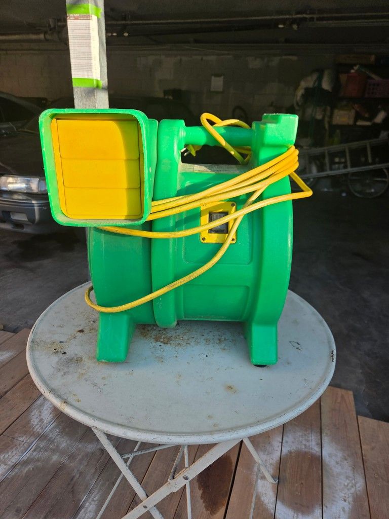 Green Jumper Blower