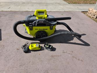 RYOBI 1+ 18volt Cordless wet/dry vacuum. 6 gallons with battery and charger