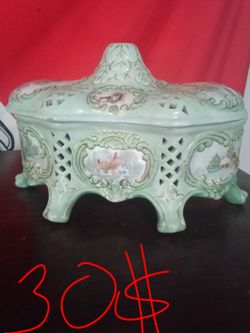 Hand painted porcelain trinket box