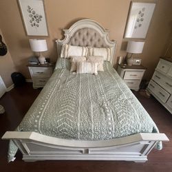 Queen Bed Frame & 2 Nightstands 