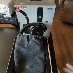 AKG N60 BLUETOOTH OVER THE EAR HEADPHONES