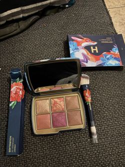 Hourglass make up