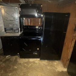 Whirlpool Kitchen Set On Good Working Conditions 