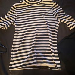 Black and white striped crewneck shirt