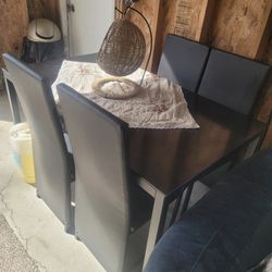 Dining table With 4 chairs