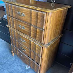 🎁BEAUTIFUL TALL CHESTS AND DRESSERS- SOLID- STURDY🎁