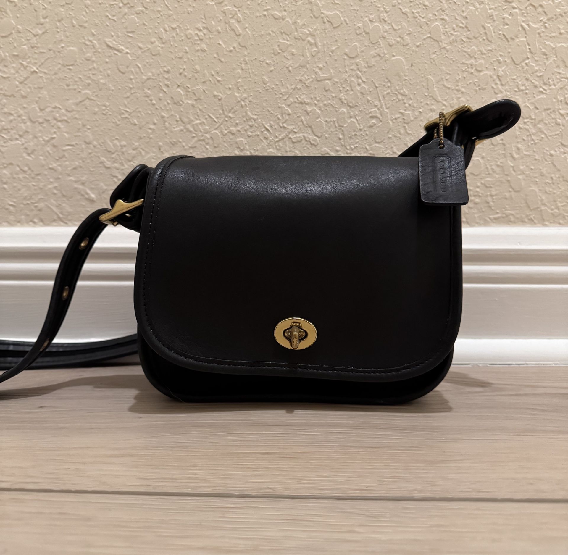 Navy Coach Flap Bag Style No K8 Z-9965 Crossbody Strap Legacy Vintage Excellent Cond