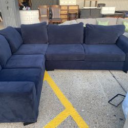 Beautiful Living Spaces Sectional! Delivery Available!