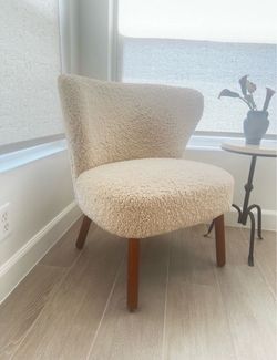Zara wingback accent chair