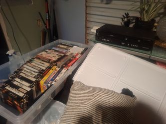 Magnavox vhs and DVD player with movies