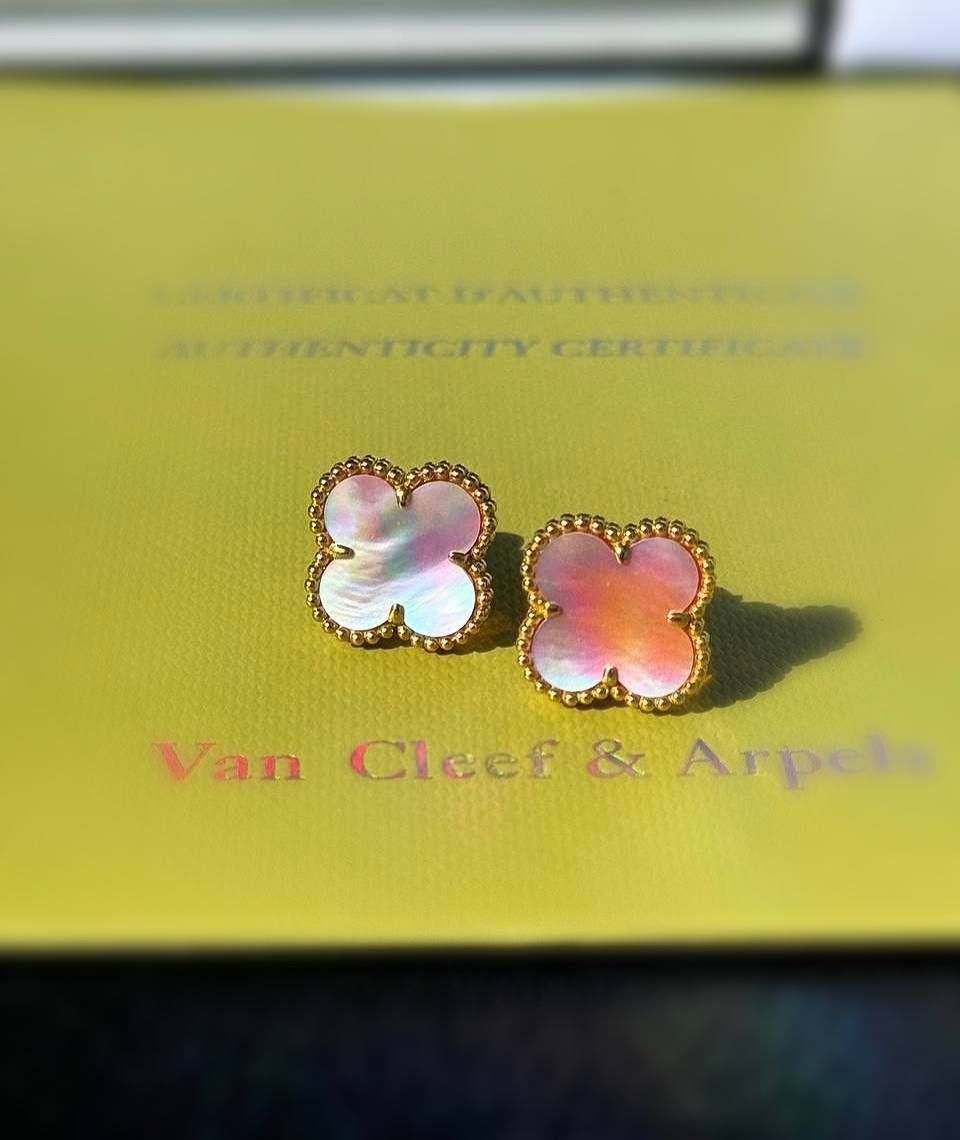 18k yellow gold Van Cleef style Alhambra Pink Mother of pearl stone clover stud earrings