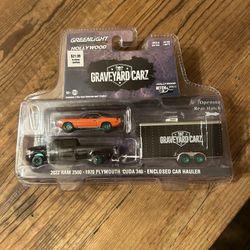 Greenlight Chase Greeny Ram 2500 & Cuda