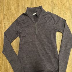Women’s quarter zip athletic pullover size medium