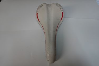 Oval Concepts 300 bike seat