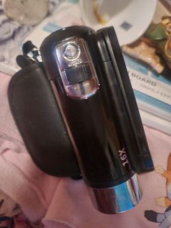 Expensive quality cam corder never used includes sd card