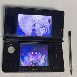 Cosmo Black Nintendo 3ds With Battery Pack and 688 Games 