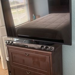 Tv And Sound Bar 