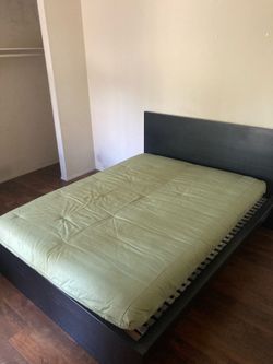 Queen Mattress – Good Condition