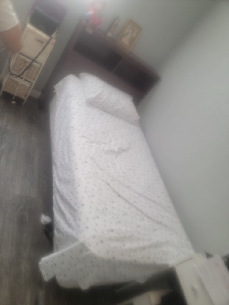 Twin Bed. Cama Twin