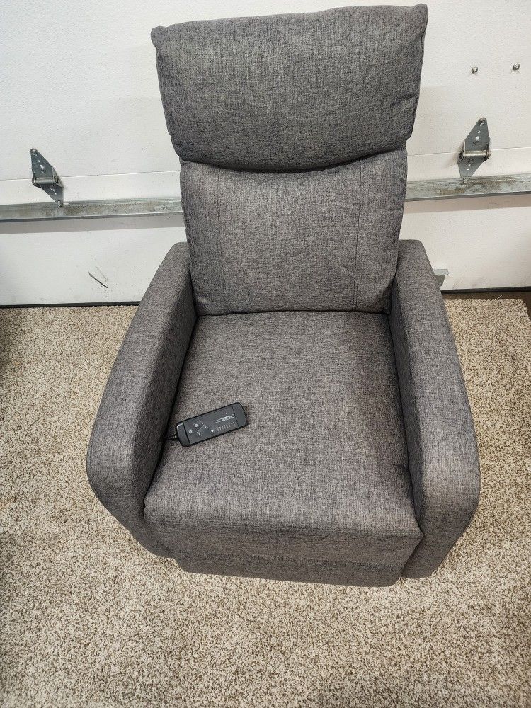 *** MASSAGE CHAIR W/ HEAT ***