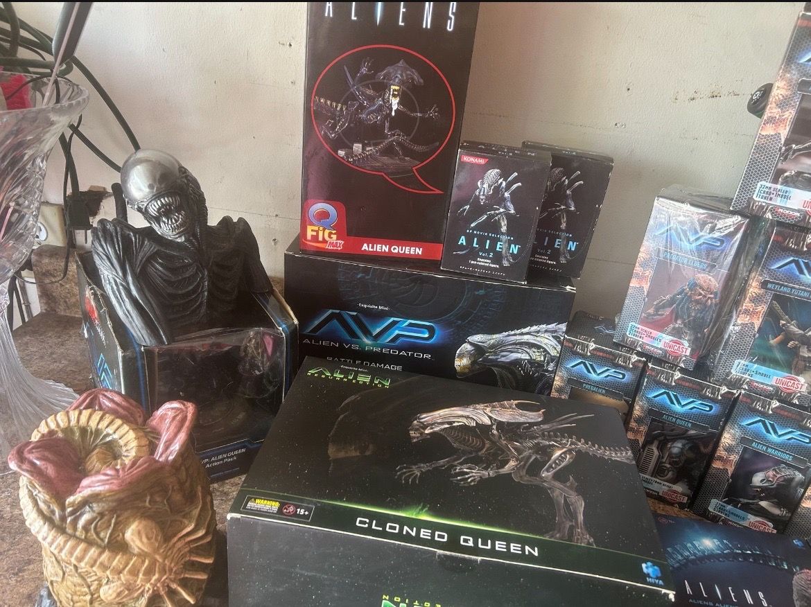 RARE Alien vs Predator Collector Collection - Prodos OOP & Hiya Toys - SEALED