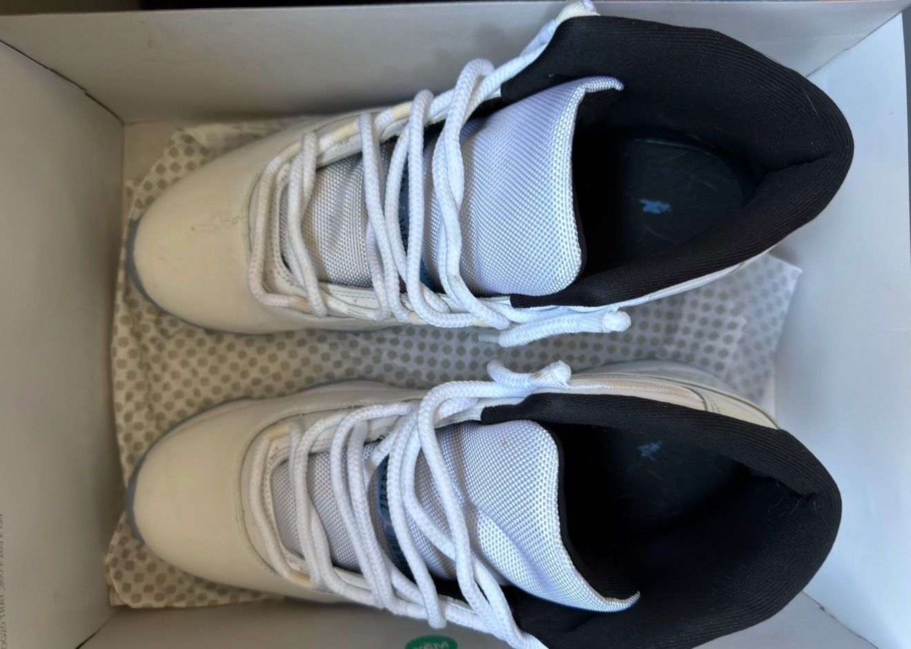 Jordan 11 Retro Legend Blue (2024) : Sz 11.5 mens